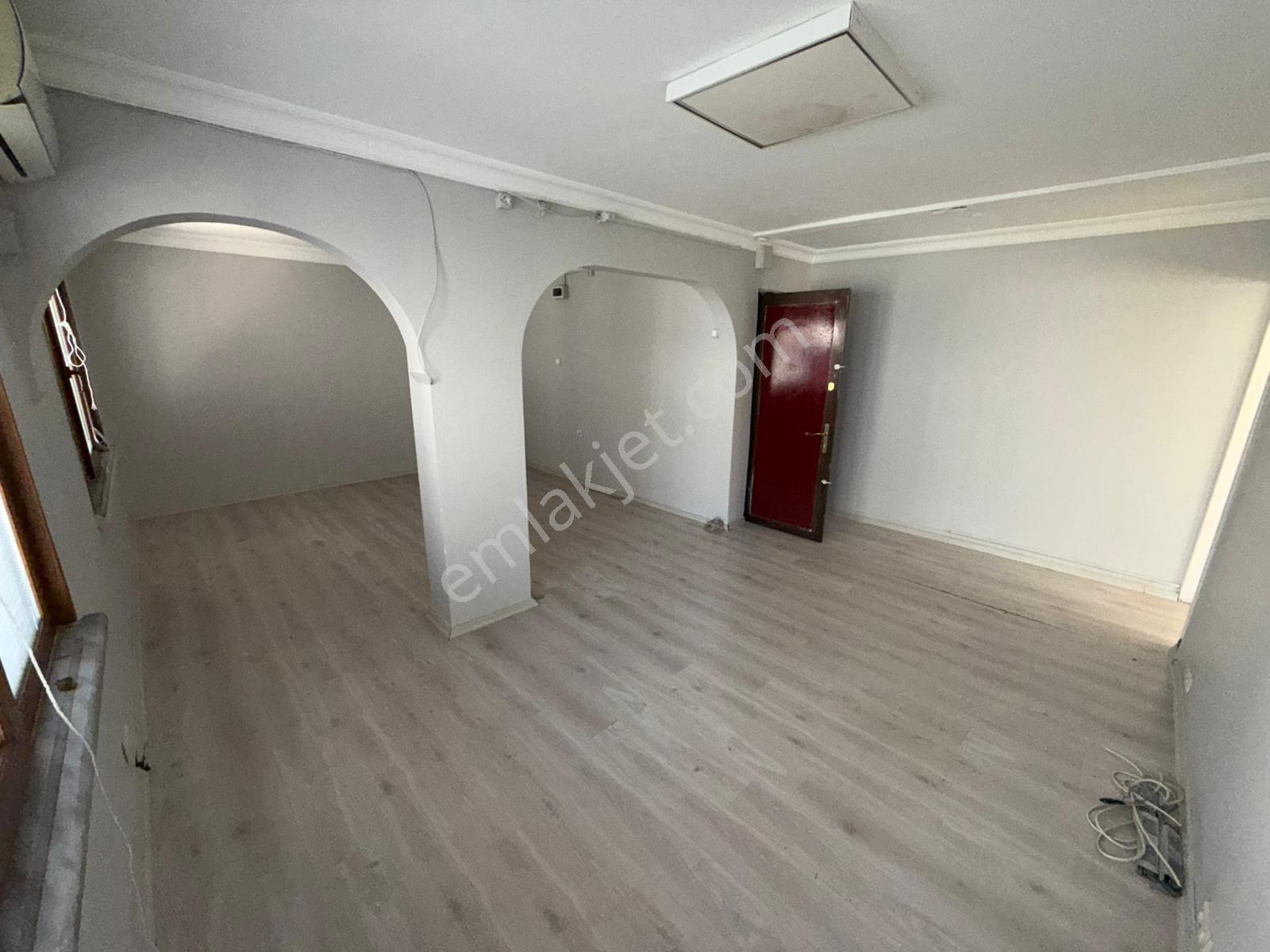 Şirinevler Meydanda 1+1 50 M2 Klimalı 2. Kat Kiralık Ofis - Görsel 2
