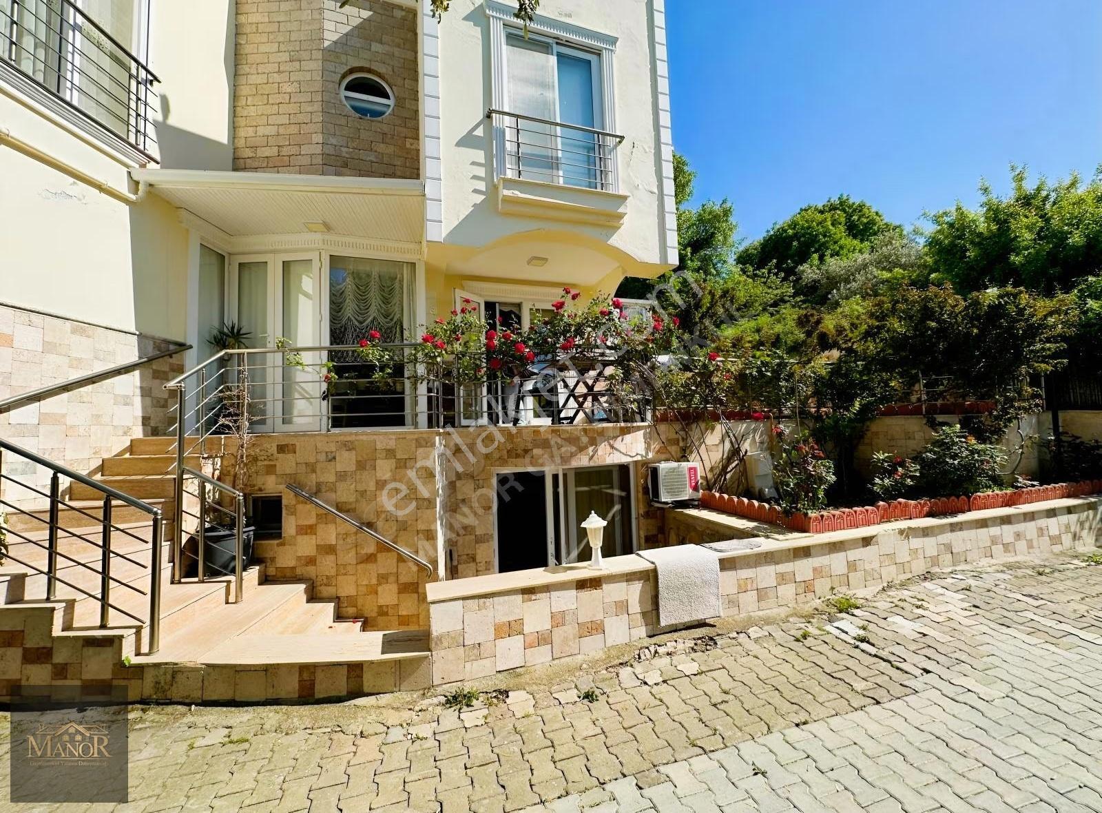 Kuşadası Kadınlar Denizi'nde Eşyalı Müstakil Villa