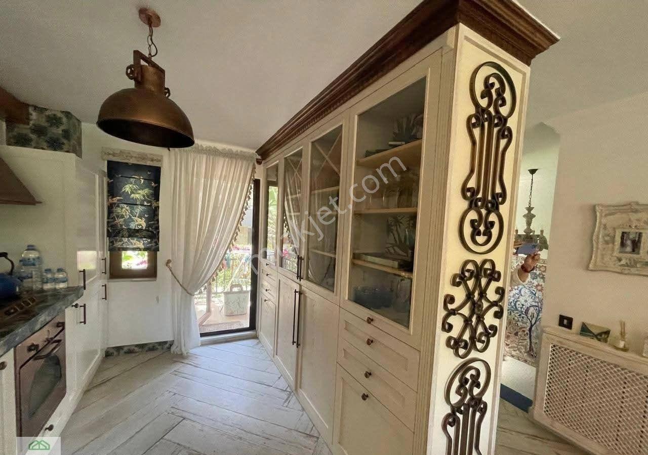 Kuşadası Marina'da 2+1 Eşyalı Satılık Lüx Dublex Daire - Görsel 4