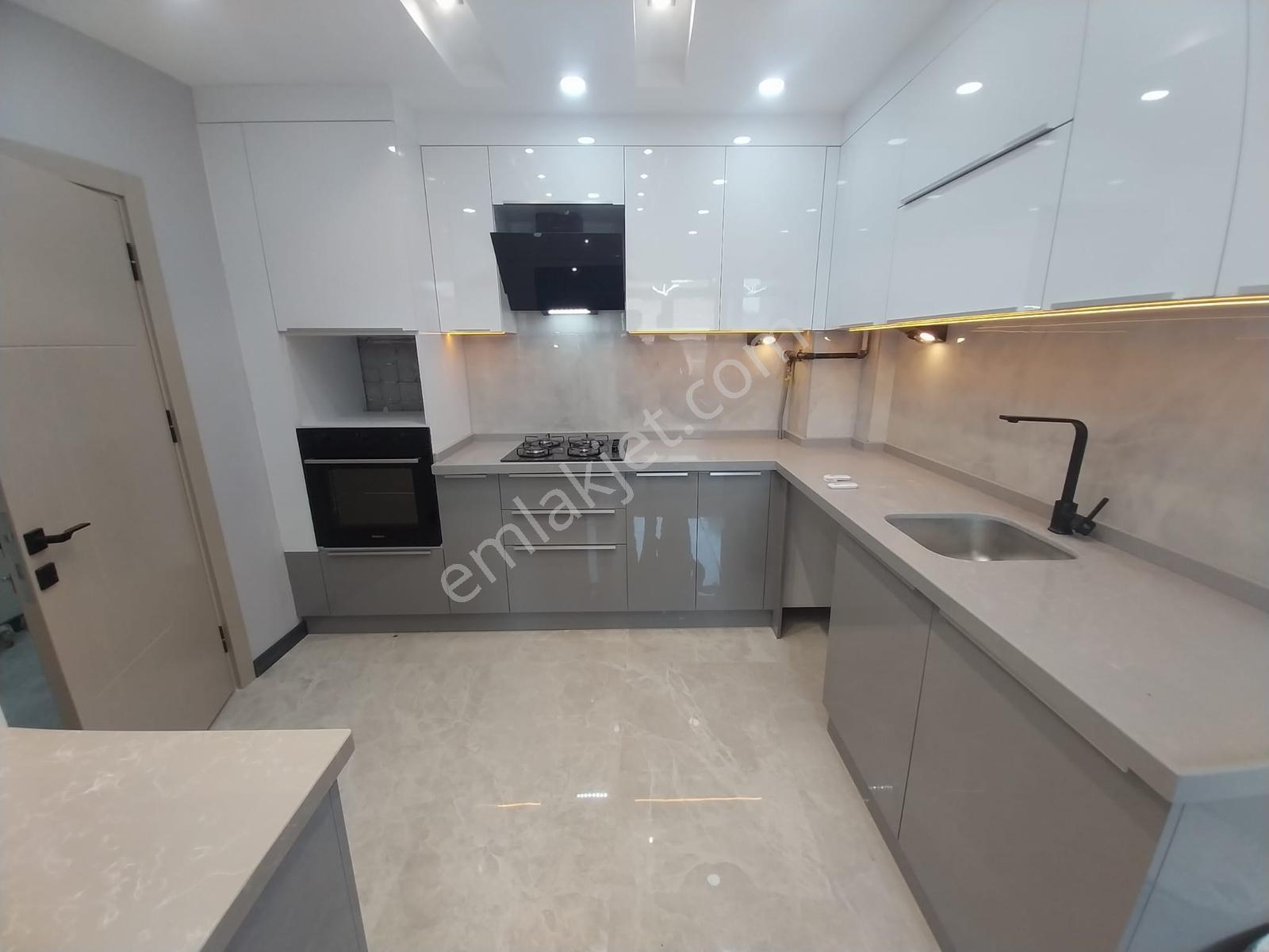Şeker Mh. Sivrihisar Cd. İçi Full Yapılı Satılık 3+1 Daire