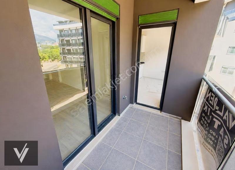 Alanya Oba'da Site İçinde, Kapalı Havuzlu 1+1 Daire - Görsel 9