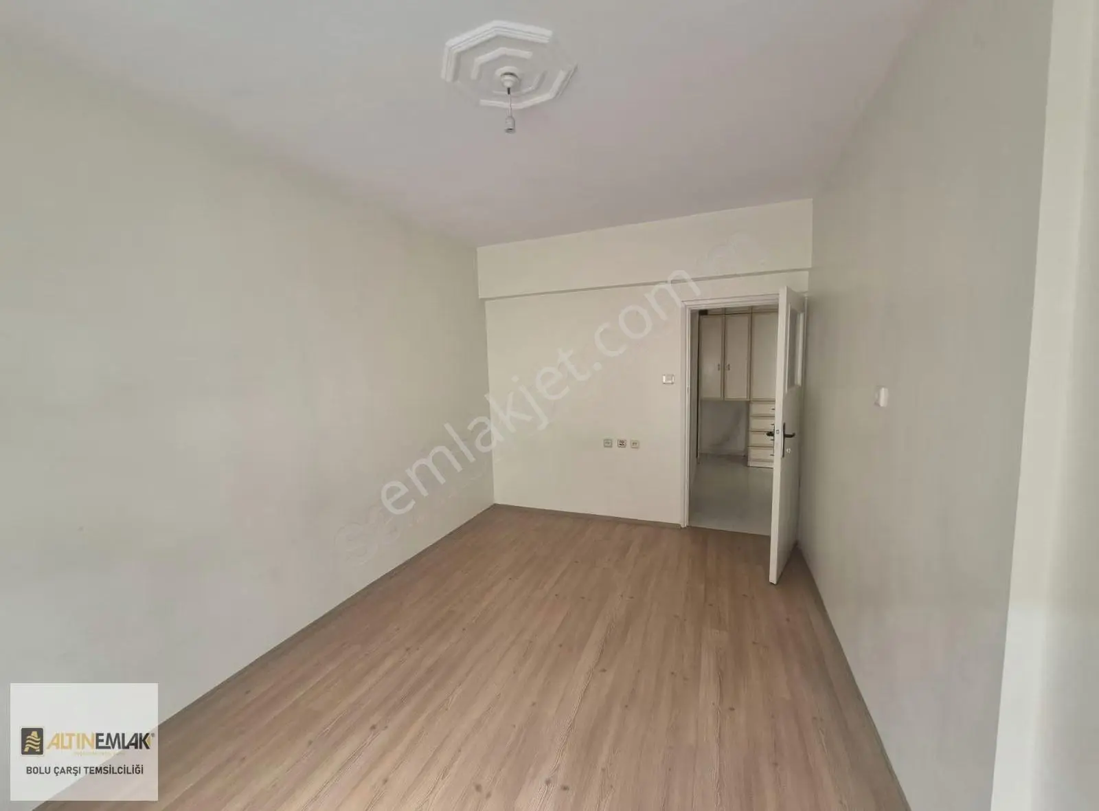 Orman Parkı Ve Hastane Yakını, Geniş Ferah 3+1 Kiralık Daire - Görsel 4