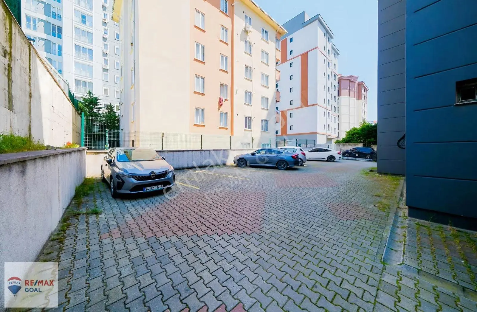 Şerifali'de Finans Merkezine Yakın, Geniş 2+1 Satılık Daire
