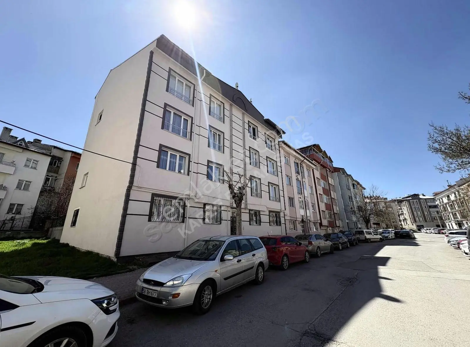 Kabze Emlaktan Sularbaşında Satılık Daire..!!