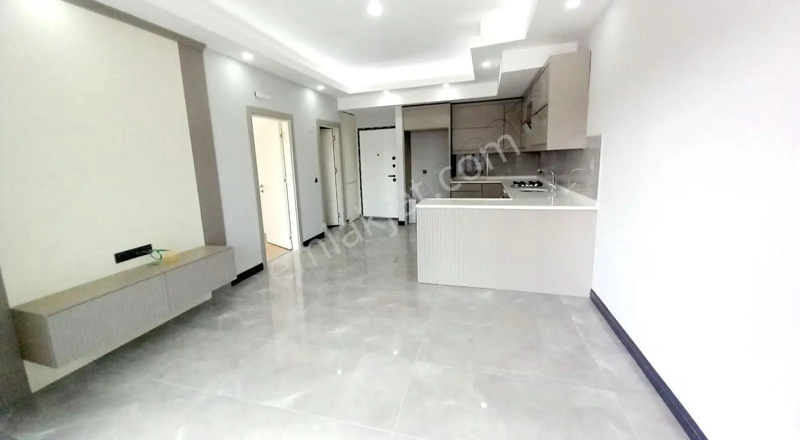 Ilıca Kolej Ve Çarşıya Yakın Havuzlu Lüks Daire Kiralık - Görsel 3