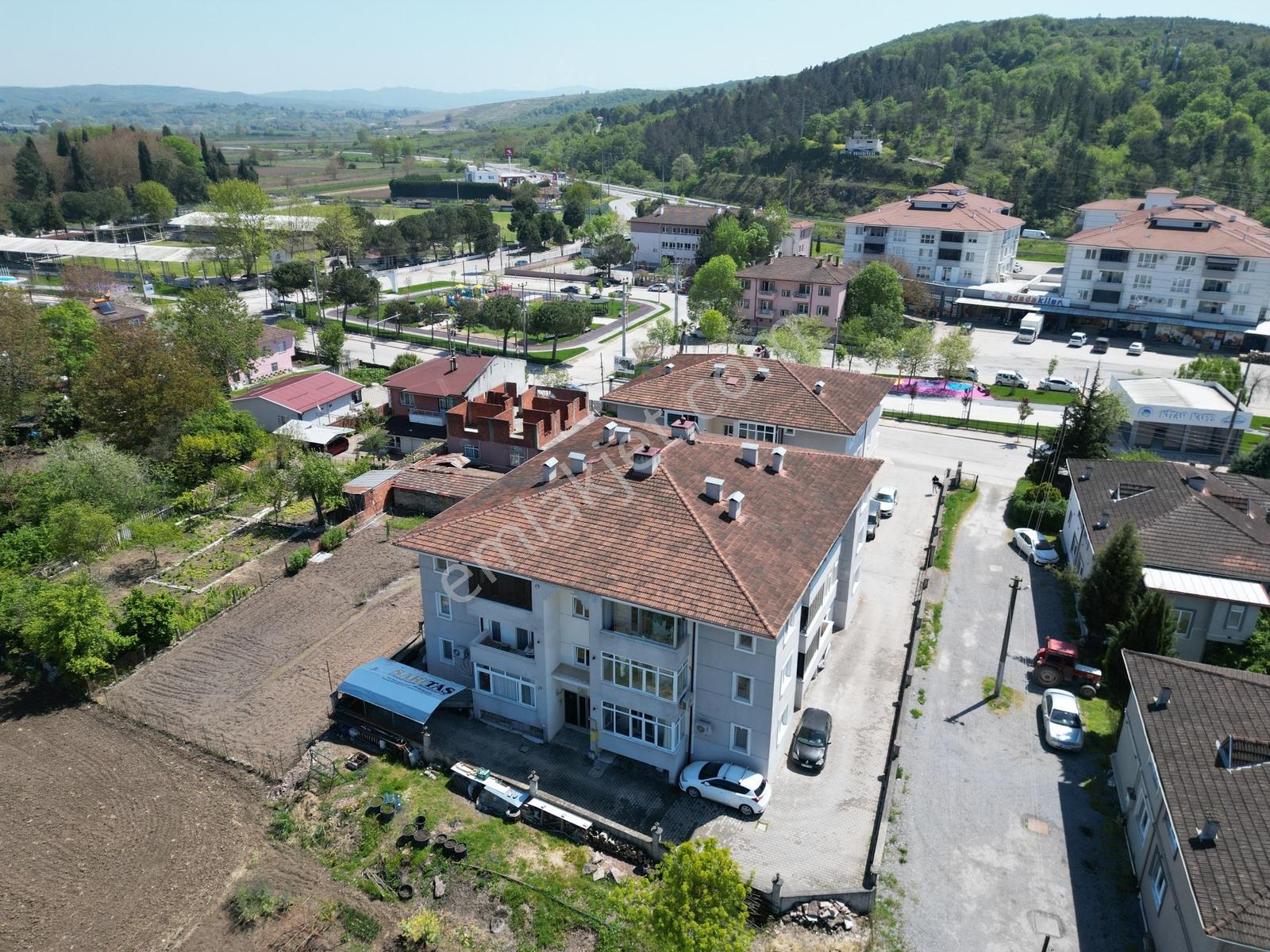 Söğütlü'de Kiralık Cadde Üzeri Arakat Geniş Daire - Görsel 22