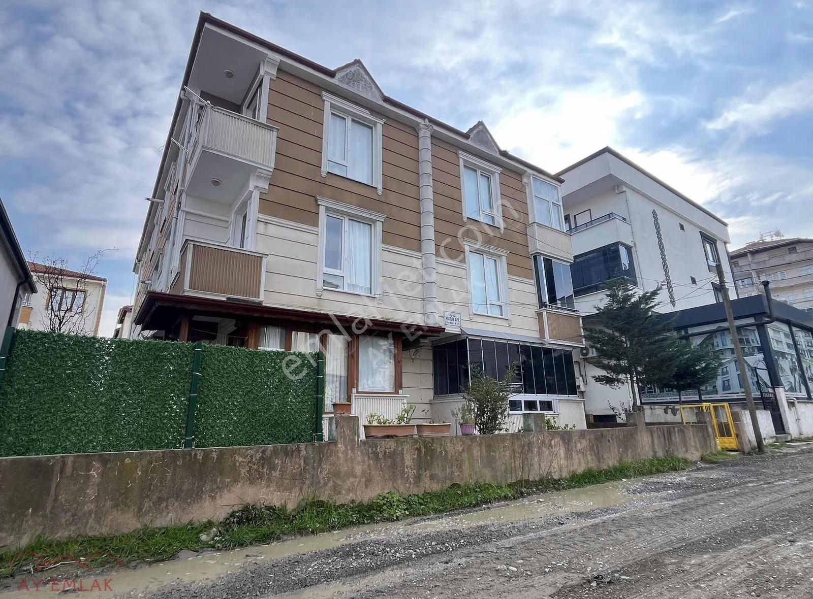 Ay Emlaktan Çarşı Merkezde Bahçe Kullanımlı Ön Cephe 2+1 Daire.