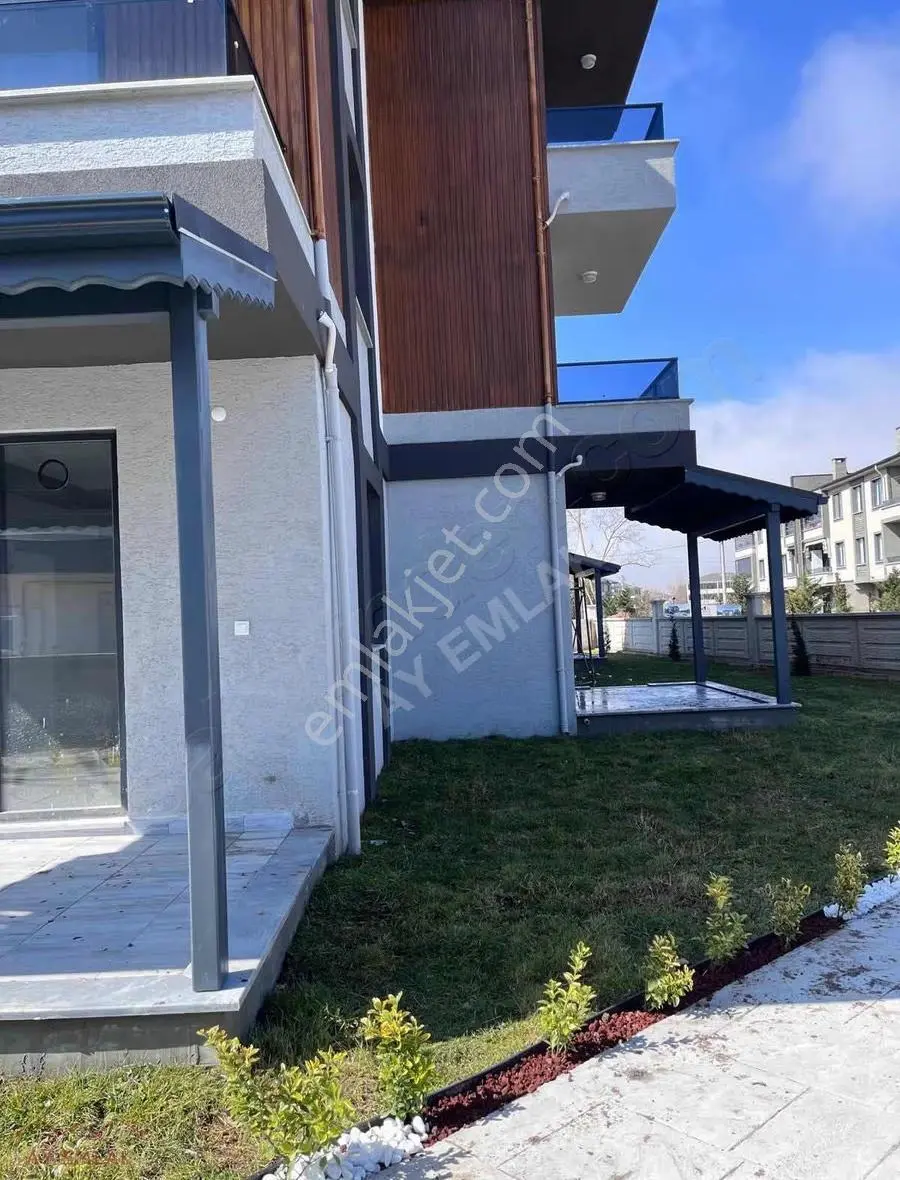 Aziziye Mahallesinde Ara Katta Havuzlu Kiralık Sıfır 2+1 Daire - Görsel 2