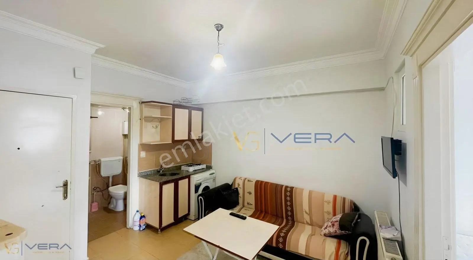 Vera'dan Hanımlar Yüzme Havuzu Yanında 2+0 Tramvay Yanı