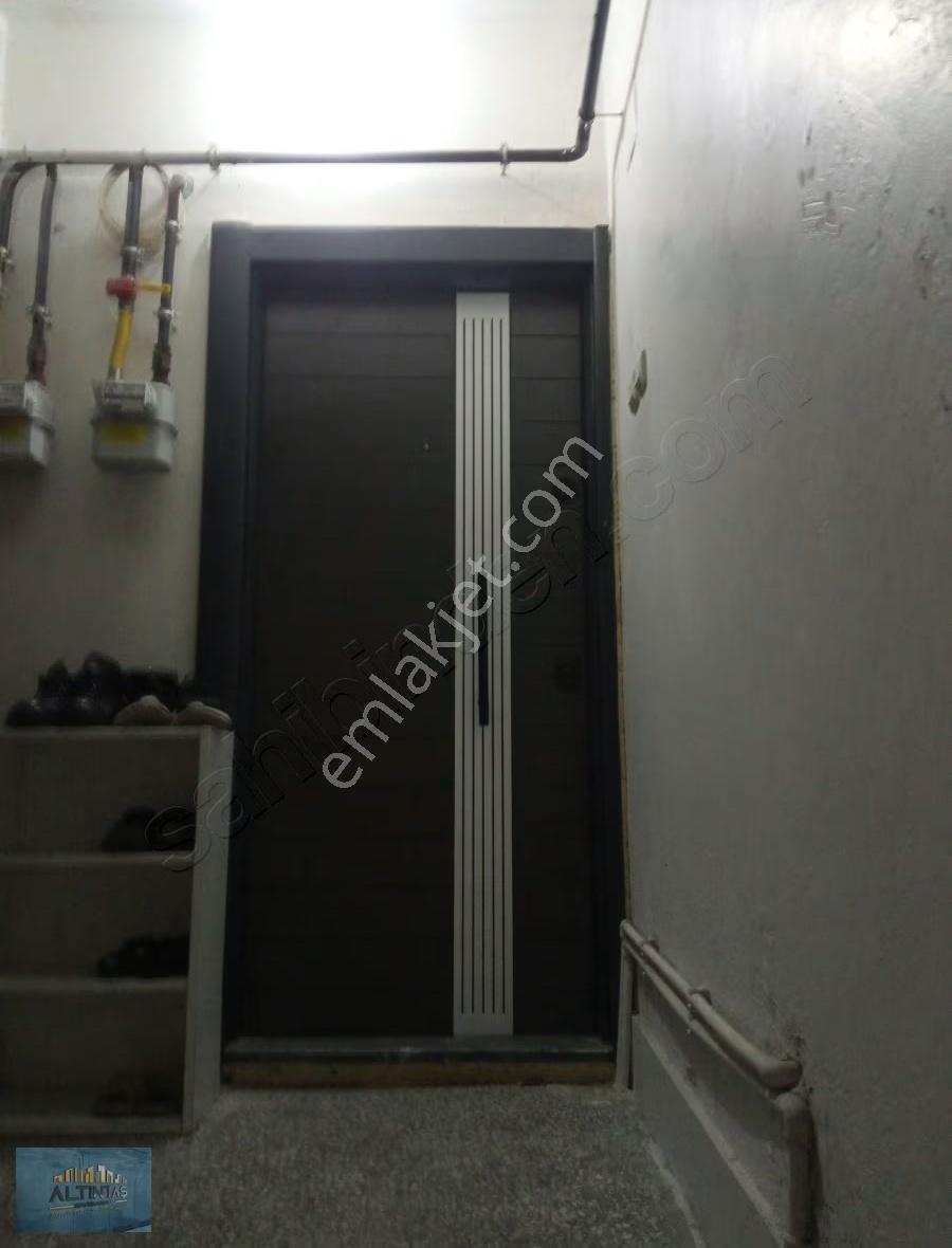 Omercikler Mahallesi Anayol Üstü Kiralık Büyük 3+0 Daire - Görsel 12