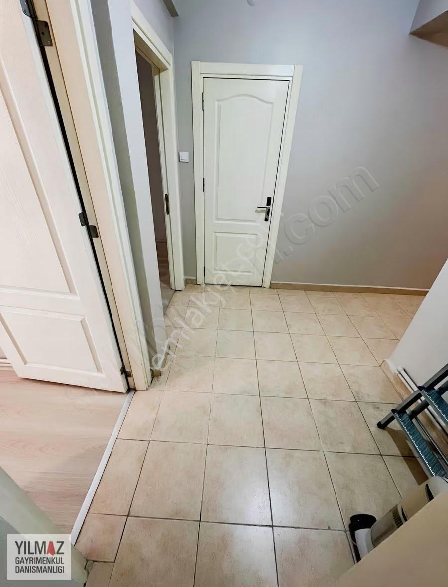 Yılmazdan Eski Salı Pazarının Alt Sokağında 100 M2 2+1 Daire - Görsel 22