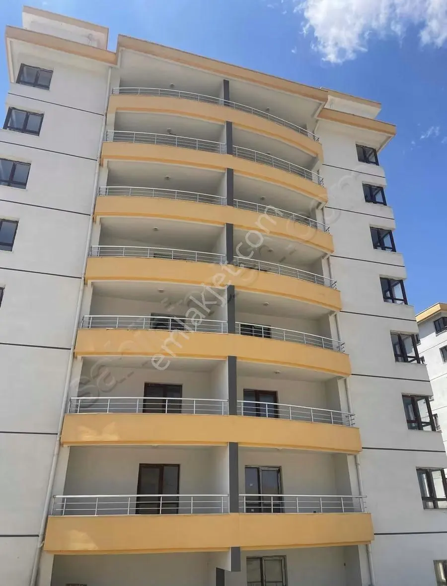 Cadde Üzeri Ara Katta Yapılı Daire