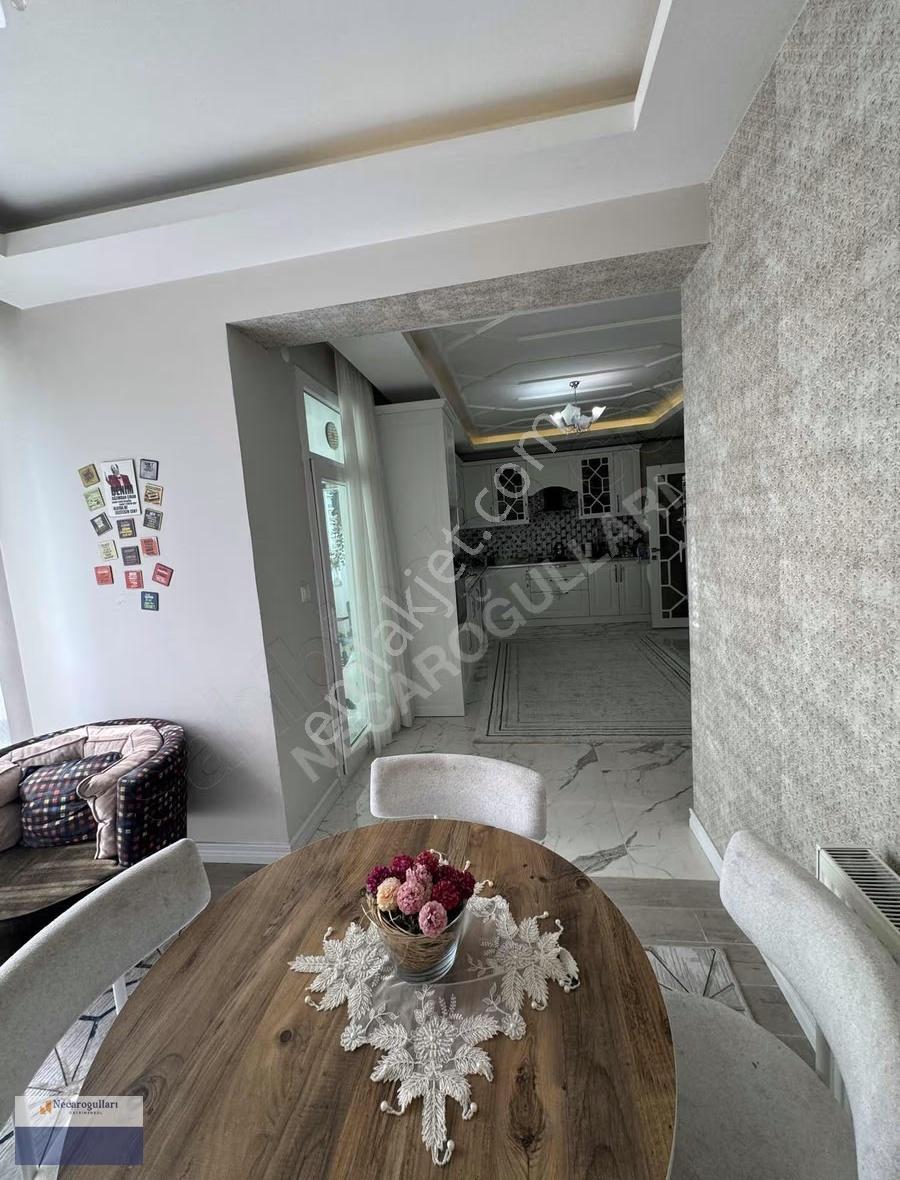 Necaroğullarından Mastfıroş Caddesi Üzeri 3,5+1 Lüks Daire - Görsel 9