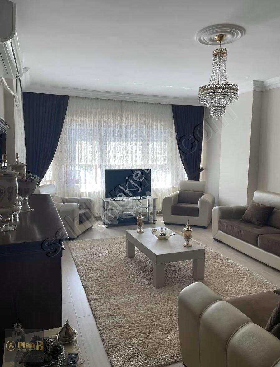 İzmit Plaj Yolu Yıldızlar Havuzu Yanı 3+1 170 M2 Arakat Dubleksi
