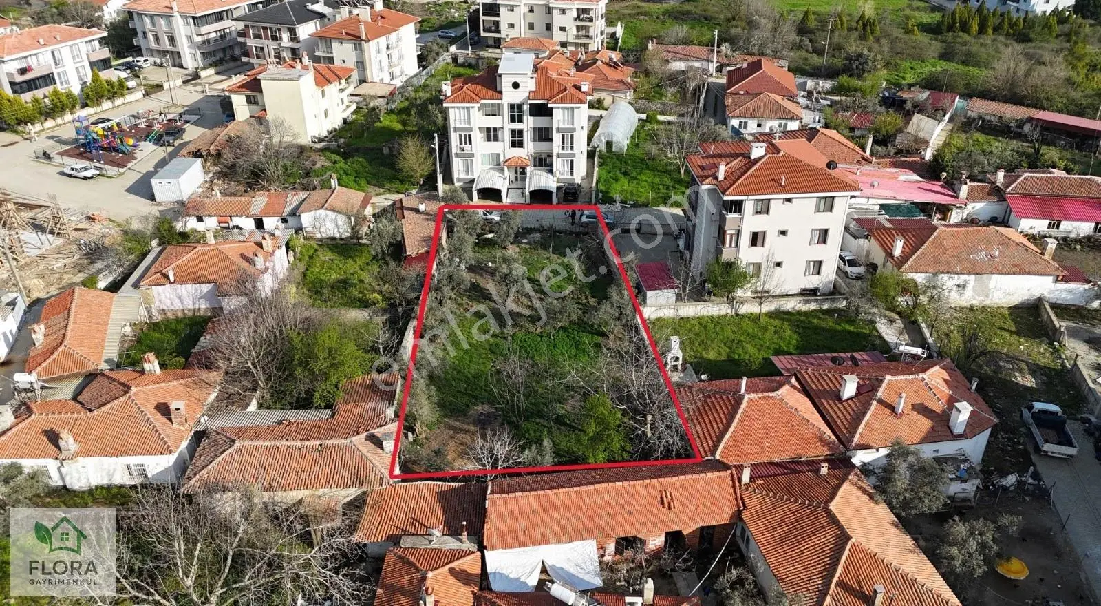 Ula Köprübaşında 874 M² İmarlı Satılık Arsa