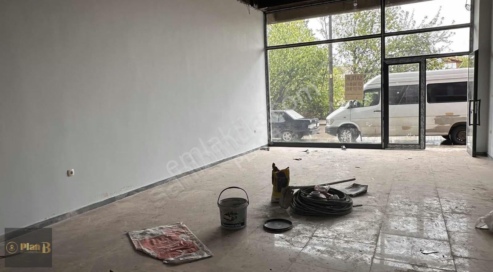 Turan Güneş Caddesinde Cadde Üzeri Satılık 60 M² Hazır İş Yeri - Görsel 14
