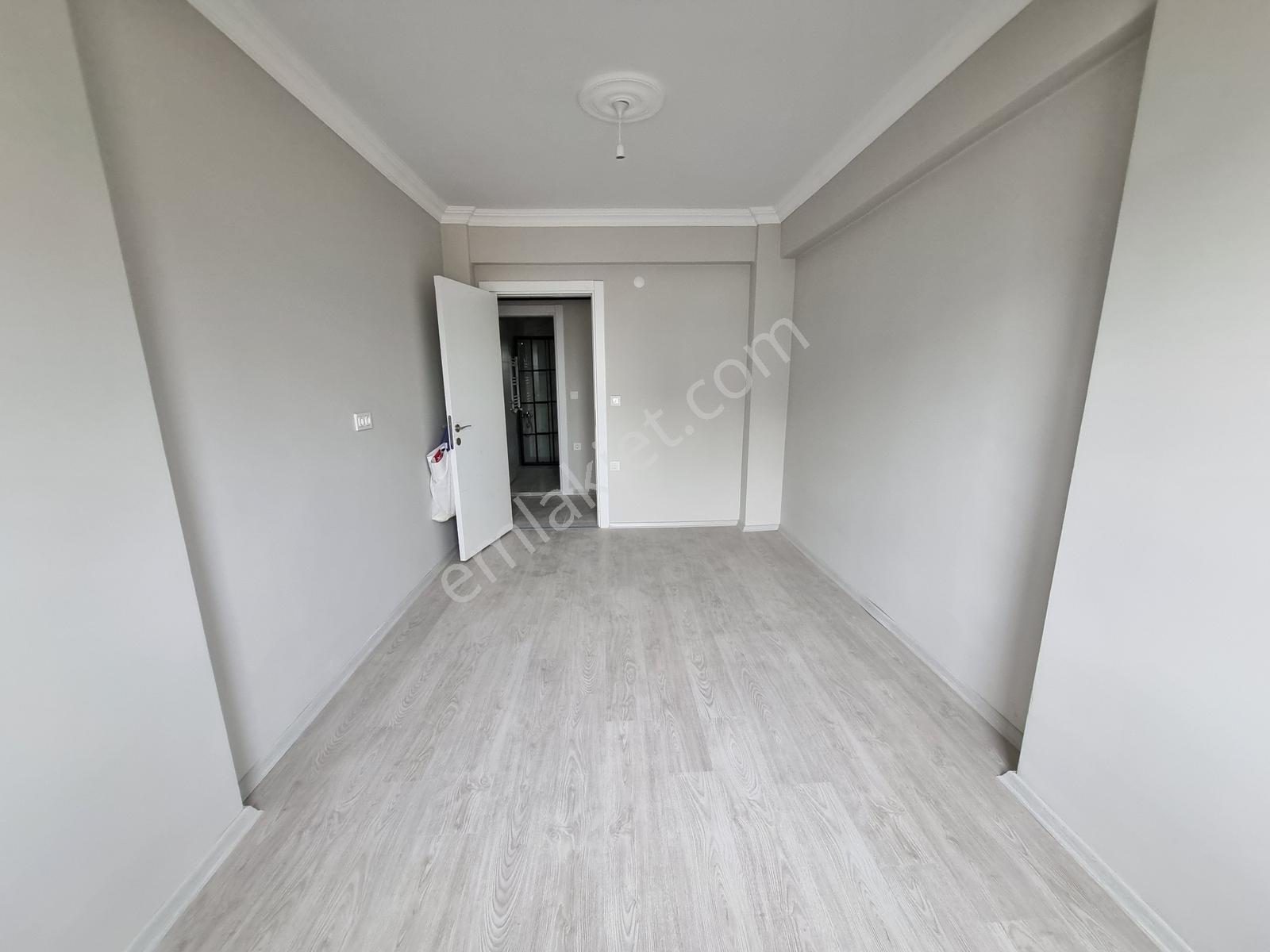 Ay Emlak'tan Denize 100 Metre Mesafede Cadde Üzerinde 2+1 Daire - Görsel 10