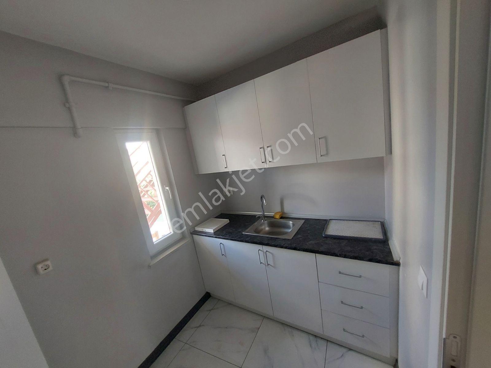 Üsküdar Çarşı İçinde Asansörlü Kiralık 3+1 Büro Ofis - Görsel 18