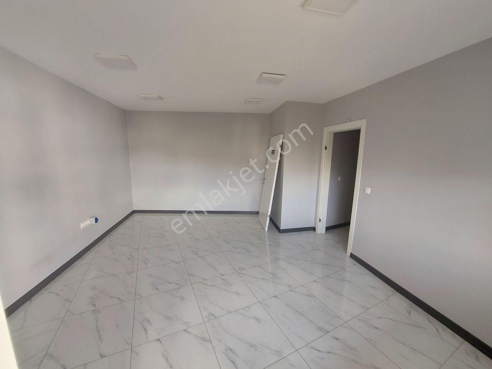 Üsküdar Çarşı İçinde Asansörlü Kiralık 3+1 Büro Ofis - Görsel 28