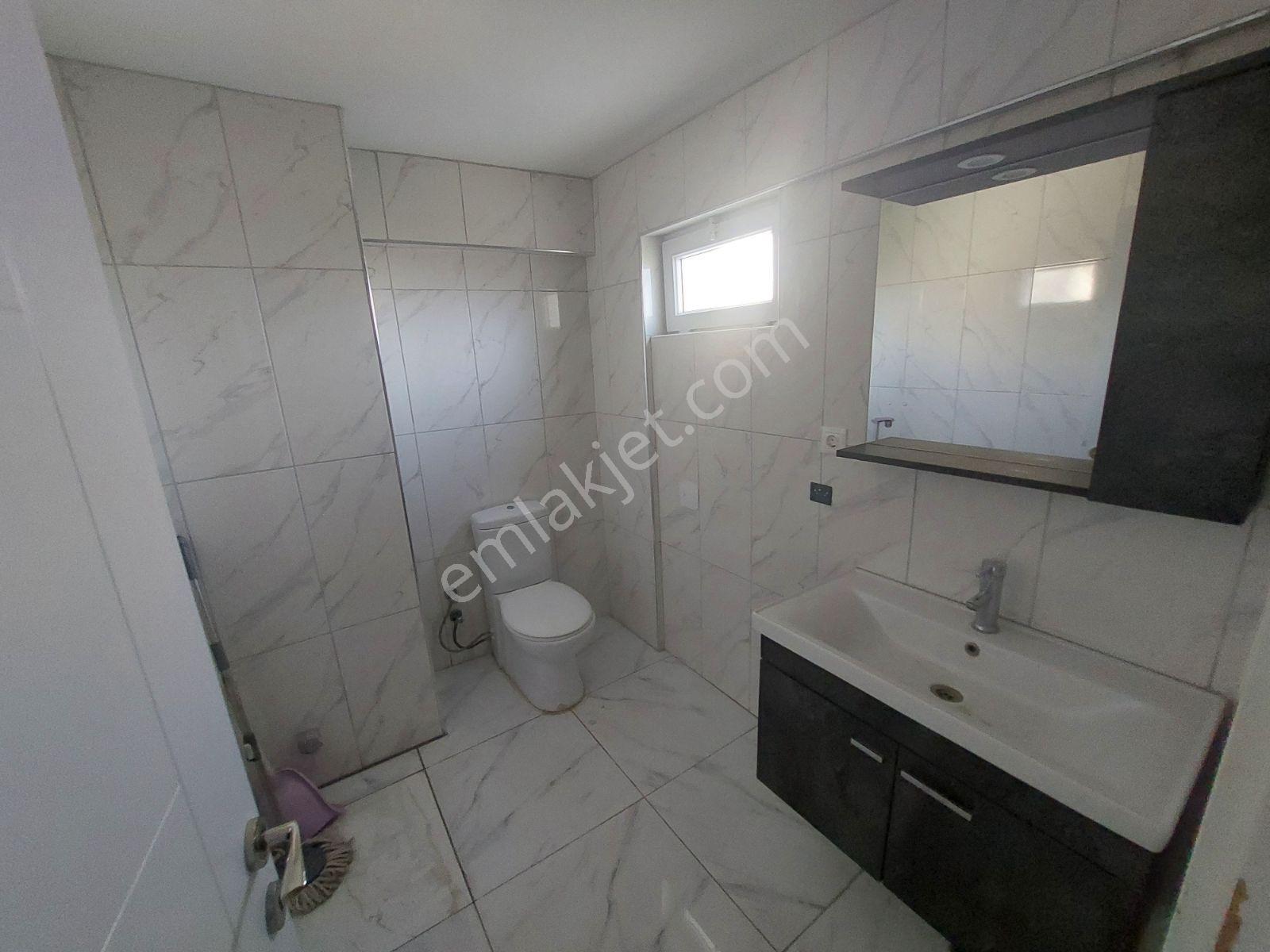 Üsküdar Çarşı İçinde Asansörlü Kiralık 3+1 Büro Ofis - Görsel 23