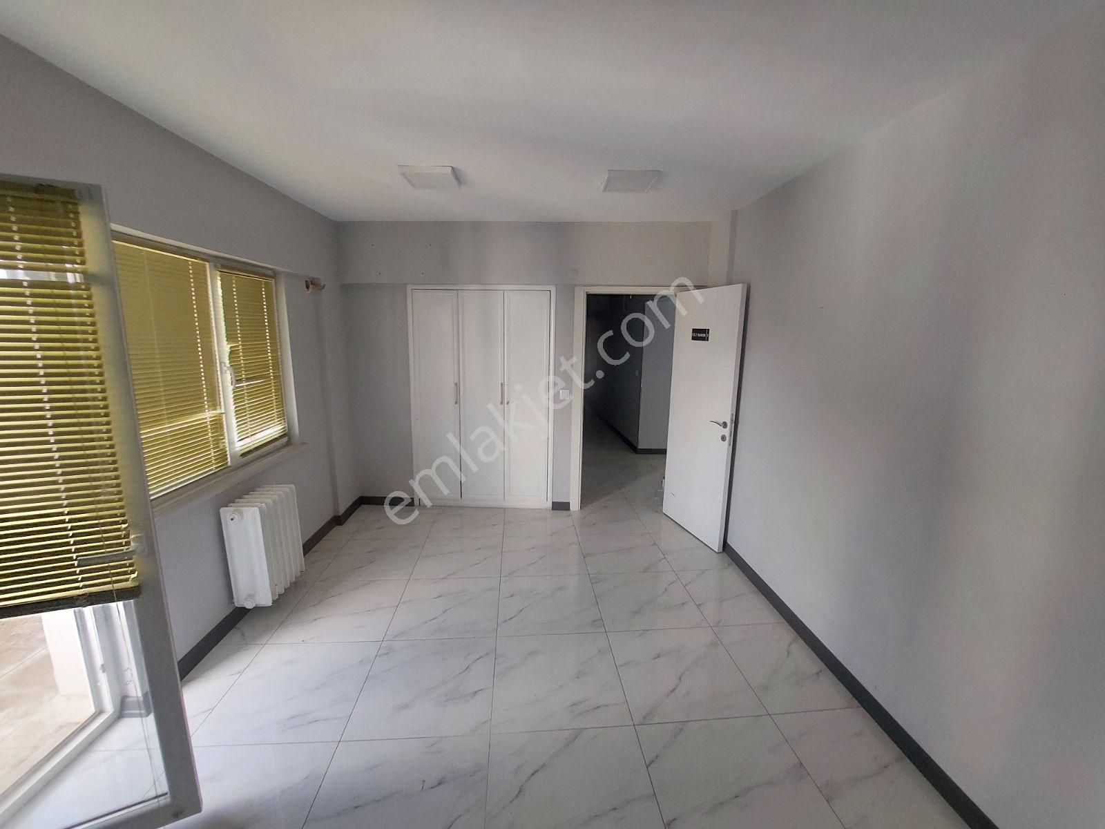 Üsküdar Çarşı İçinde Asansörlü Kiralık 3+1 Büro Ofis - Görsel 6