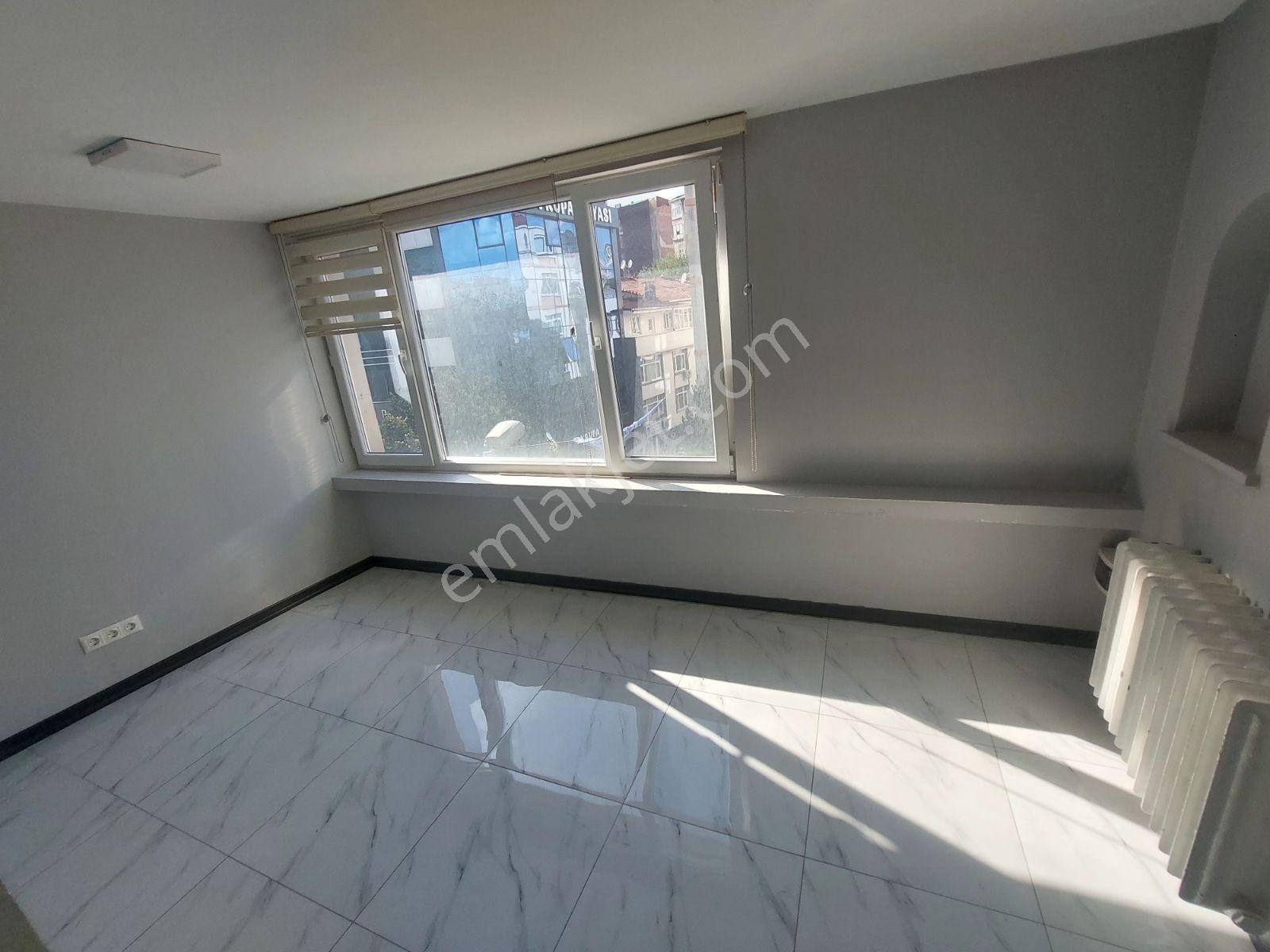 Üsküdar Çarşı İçinde Asansörlü Kiralık 3+1 Büro Ofis - Görsel 22