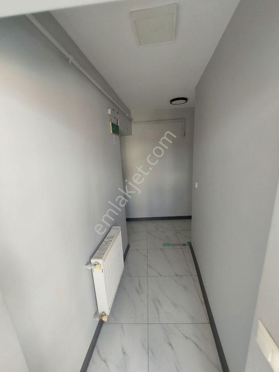 Üsküdar Çarşı İçinde Asansörlü Kiralık 3+1 Büro Ofis - Görsel 32