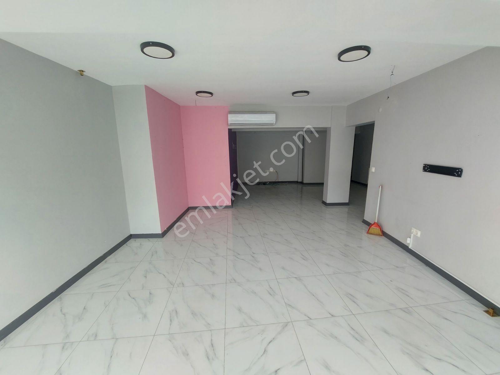 Üsküdar Çarşı İçinde Asansörlü Kiralık 3+1 Büro Ofis - Görsel 21