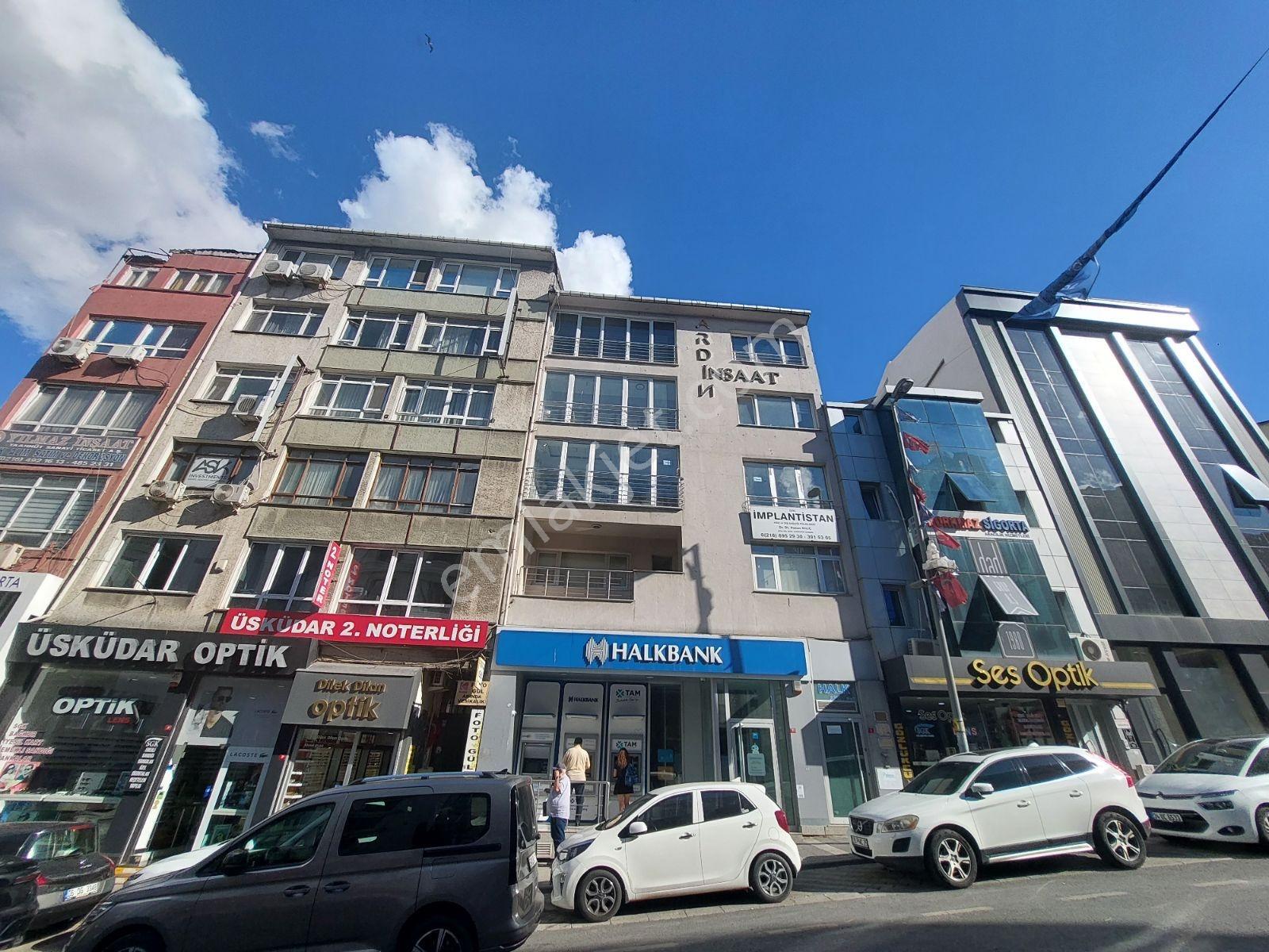 Üsküdar Çarşı İçinde Asansörlü Kiralık 3+1 Büro Ofis - Görsel 13