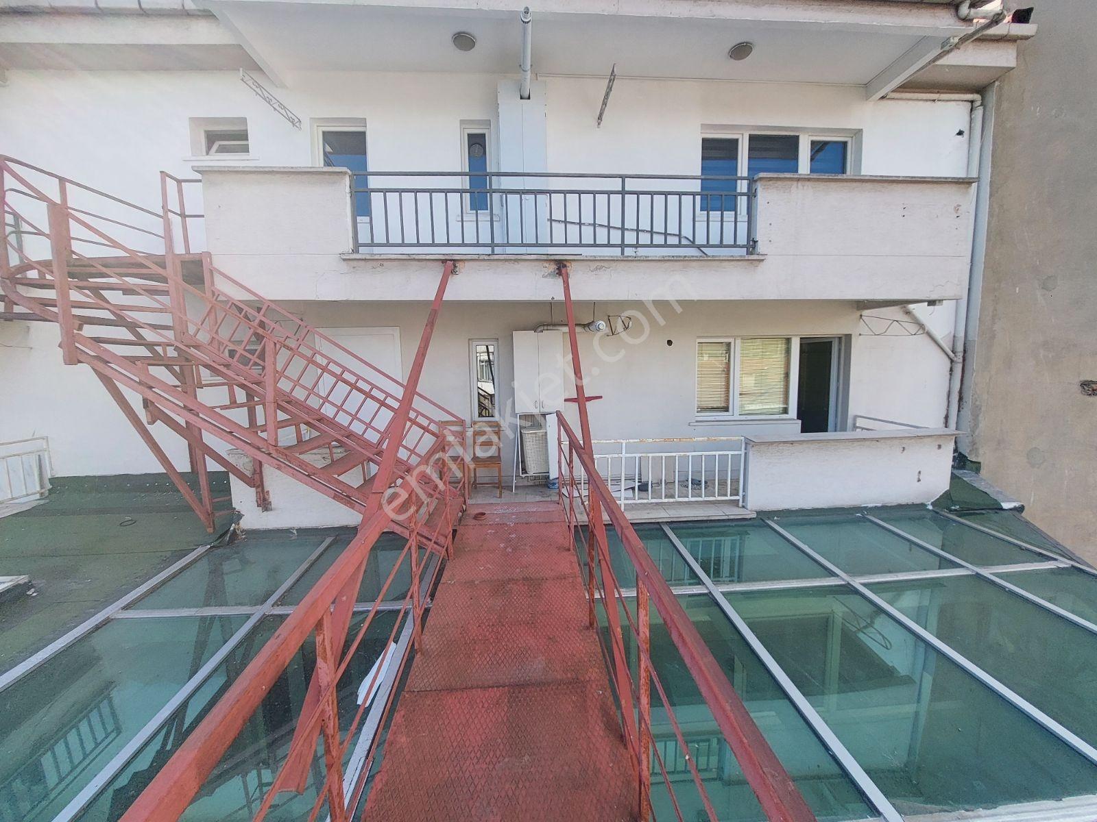 Üsküdar Çarşı İçinde Asansörlü Kiralık 3+1 Büro Ofis - Görsel 30