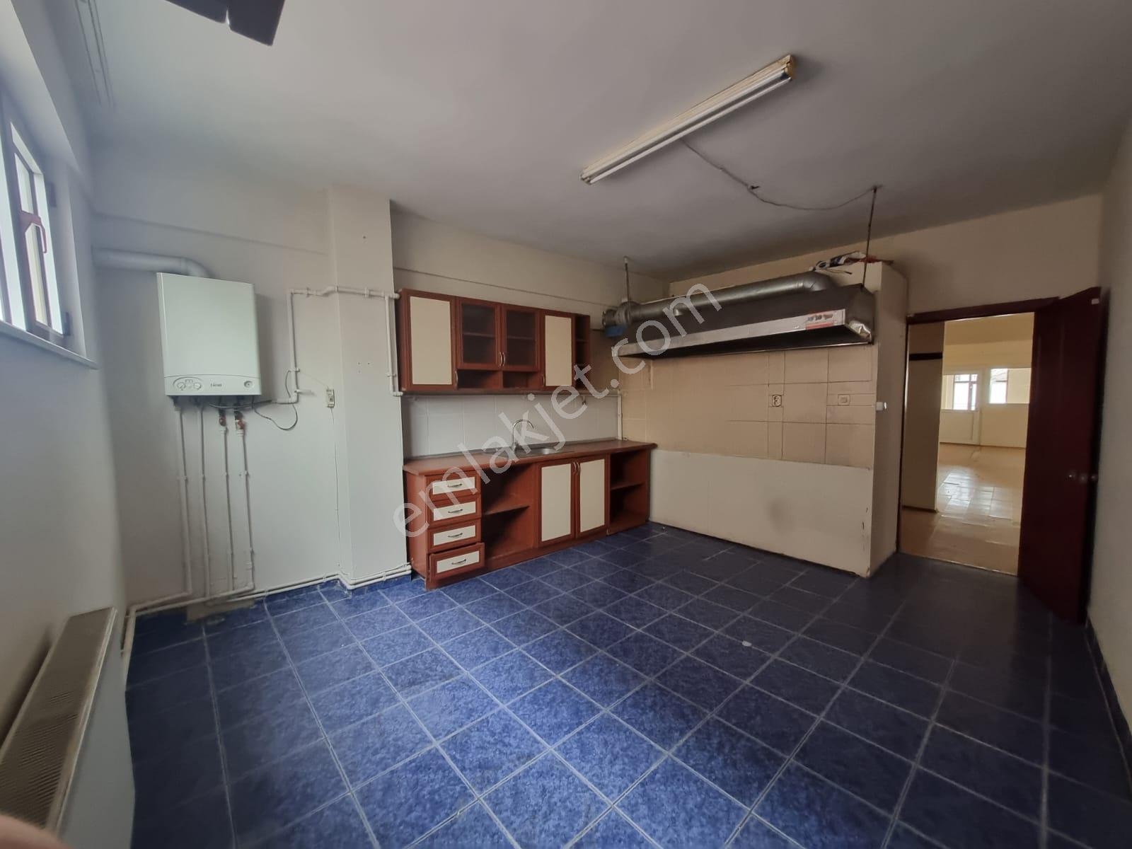 Oryaştan Ataşehir İçerenköy Yeniyol Civarı 175m2 2+1 Arakat Daire - Görsel 8