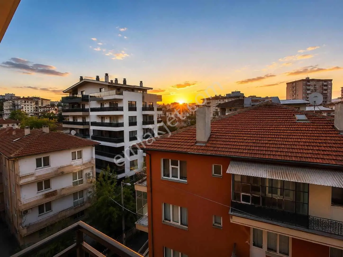 Kurtuluş Metro'ya Yürüme Mesafesinde Satılık 3+1 Daire