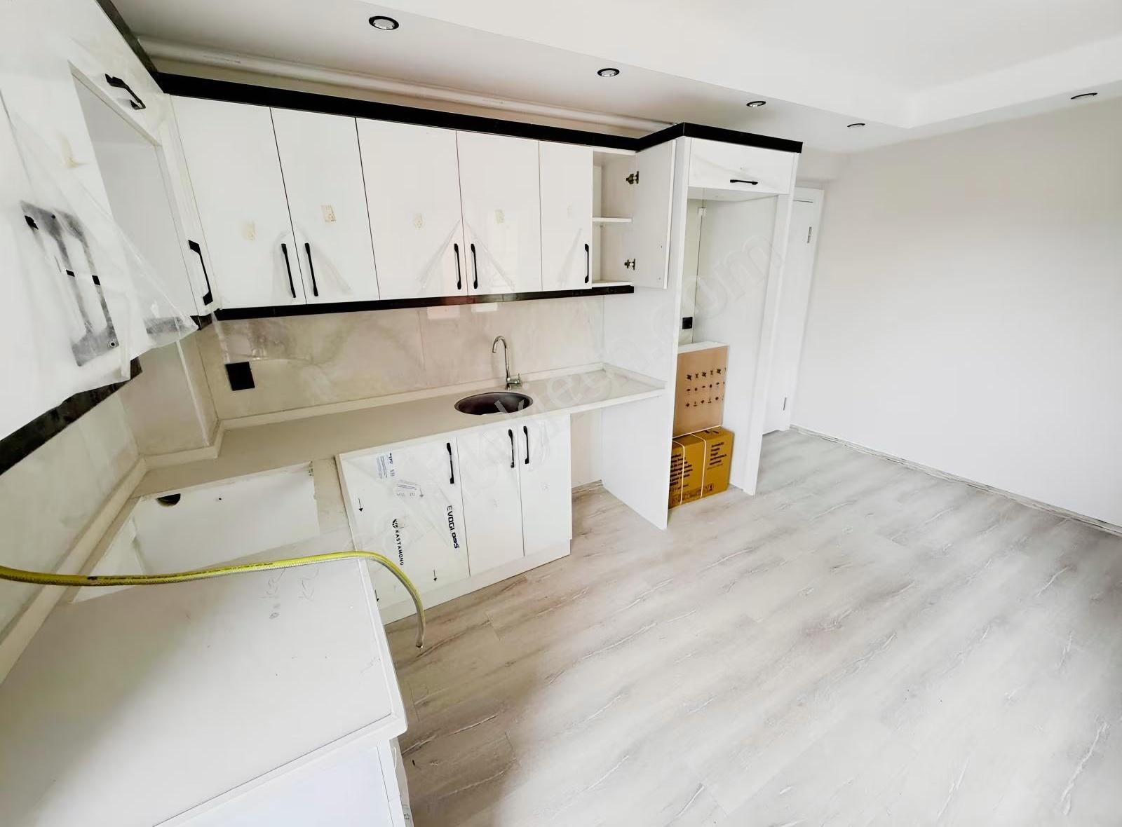 Gürsel Caddesi Üzeri Kiralık Köşe Daire - Görsel 2