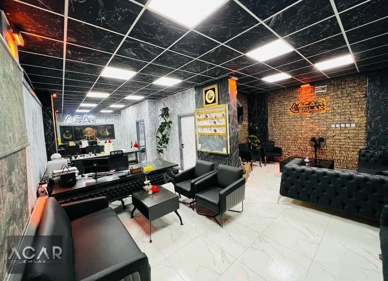 **ana Cadde Üzerinde Yüksek Cirolu Bay Bayan Giyim Mağzası ** - Görsel 21