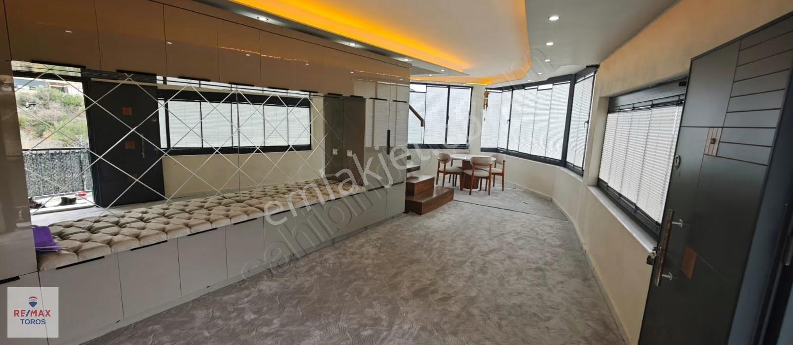 Remax Toros'tan Çelebili'de Gölet Manzaralı Lüks 3 Katlı Villa - Görsel 35