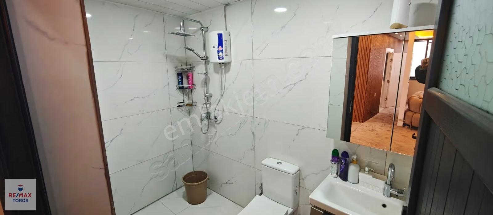 Remax Toros'tan Çelebili'de Gölet Manzaralı Lüks 3 Katlı Villa - Görsel 19