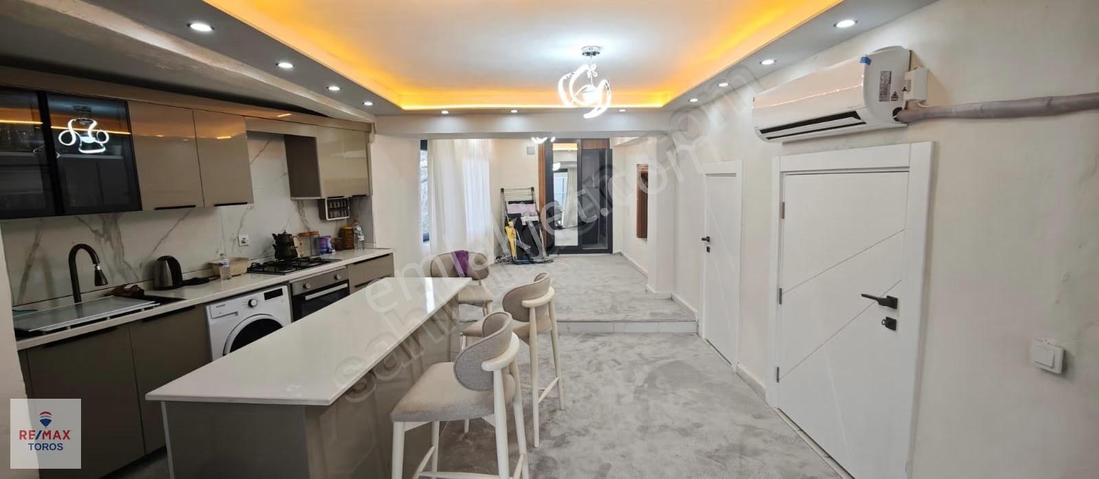 Remax Toros'tan Çelebili'de Gölet Manzaralı Lüks 3 Katlı Villa - Görsel 14
