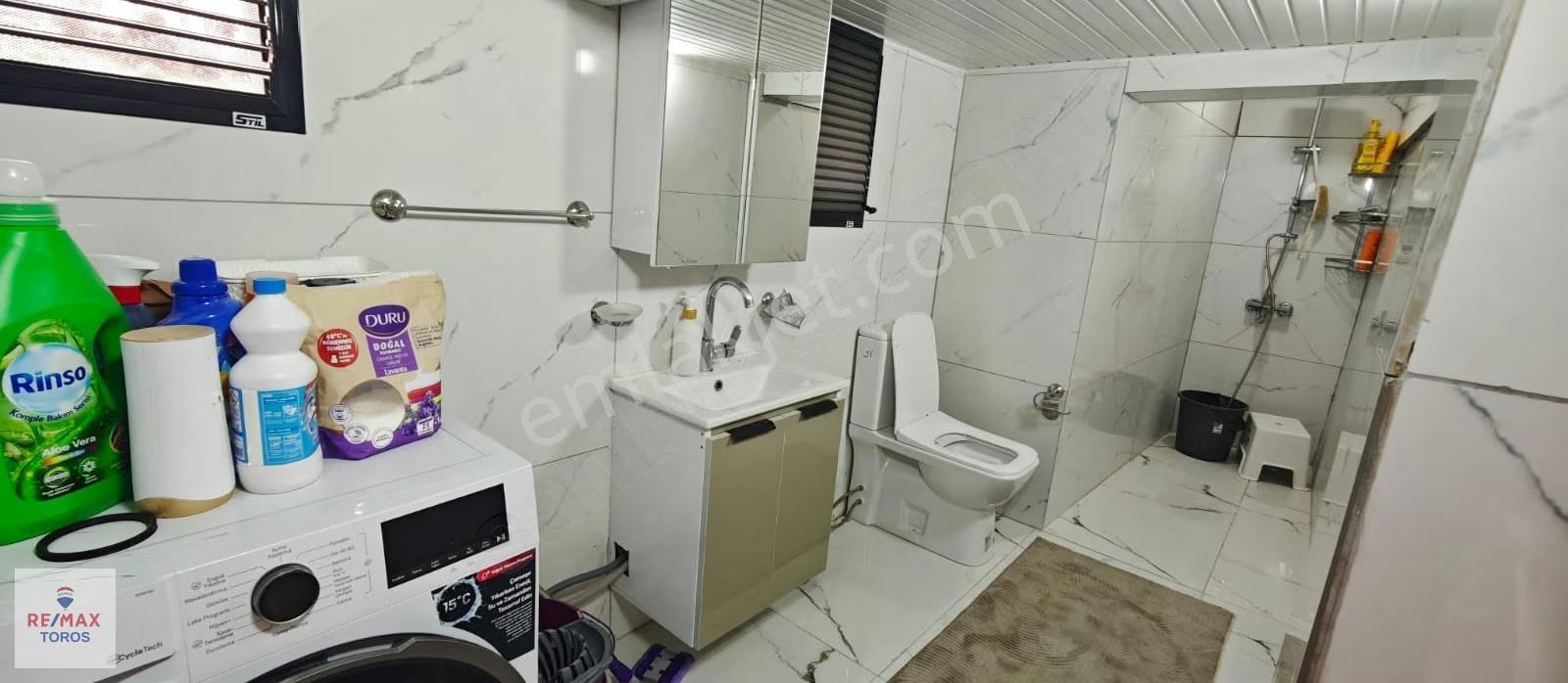 Remax Toros'tan Çelebili'de Gölet Manzaralı Lüks 3 Katlı Villa - Görsel 9