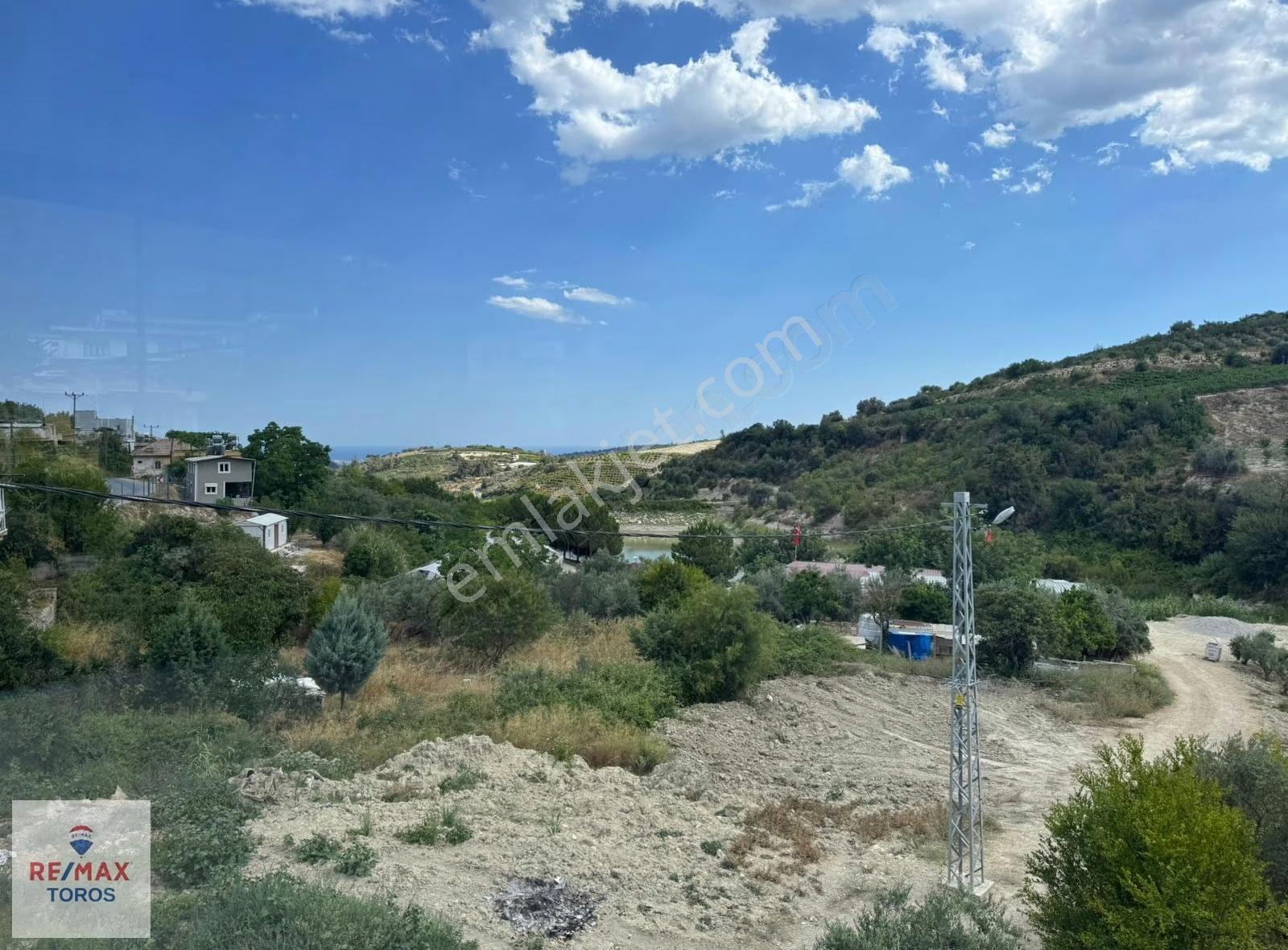 Remax Toros'tan Çelebili'de Gölet Manzaralı Lüks 3 Katlı Villa - Görsel 21