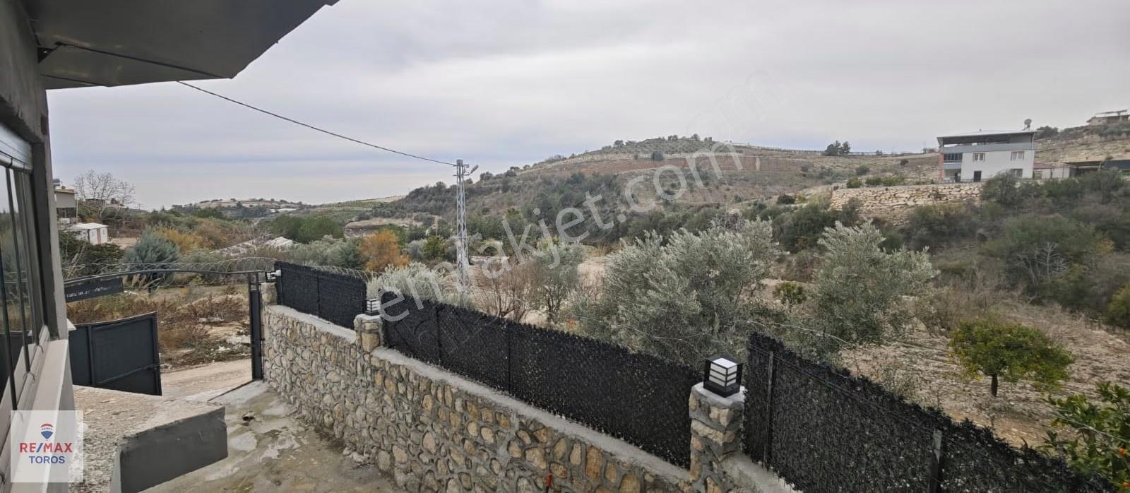 Remax Toros'tan Çelebili'de Gölet Manzaralı Lüks 3 Katlı Villa - Görsel 10