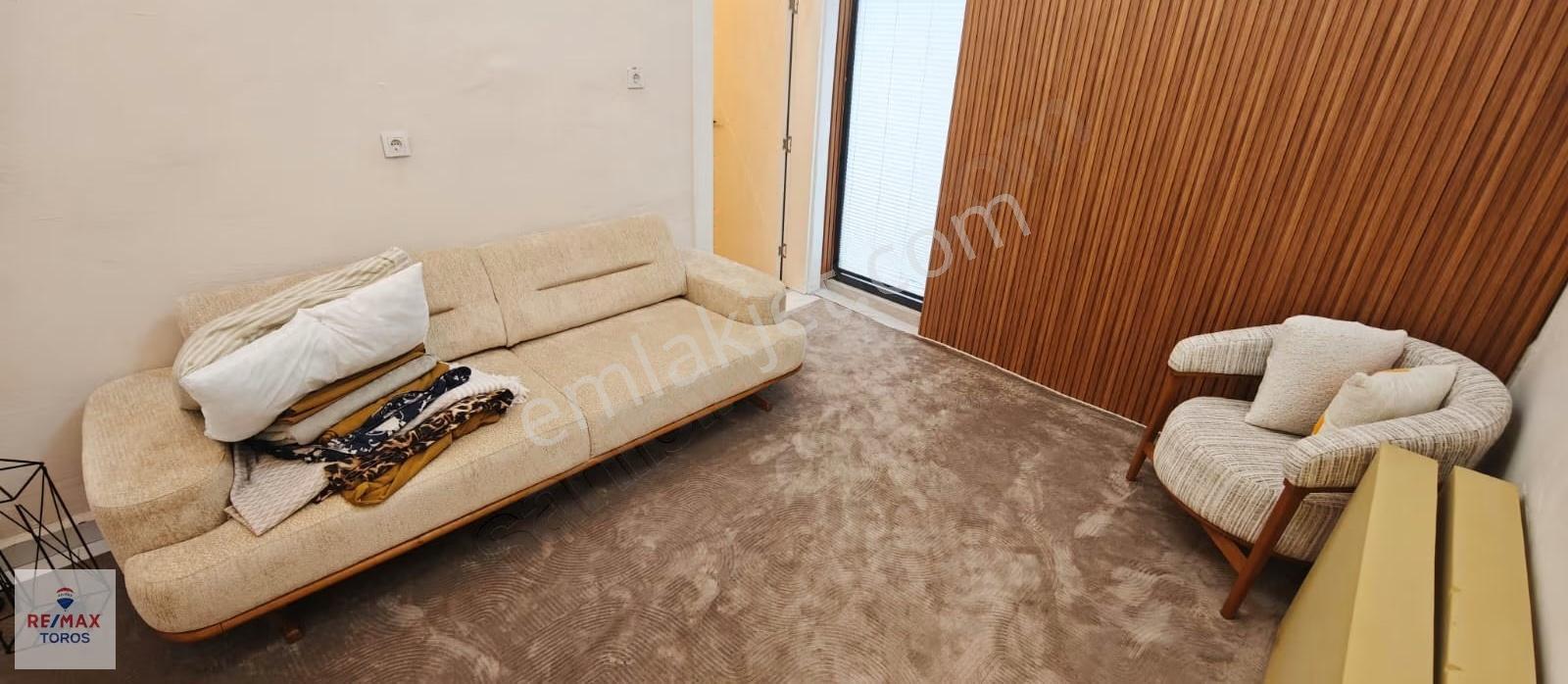 Remax Toros'tan Çelebili'de Gölet Manzaralı Lüks 3 Katlı Villa - Görsel 7