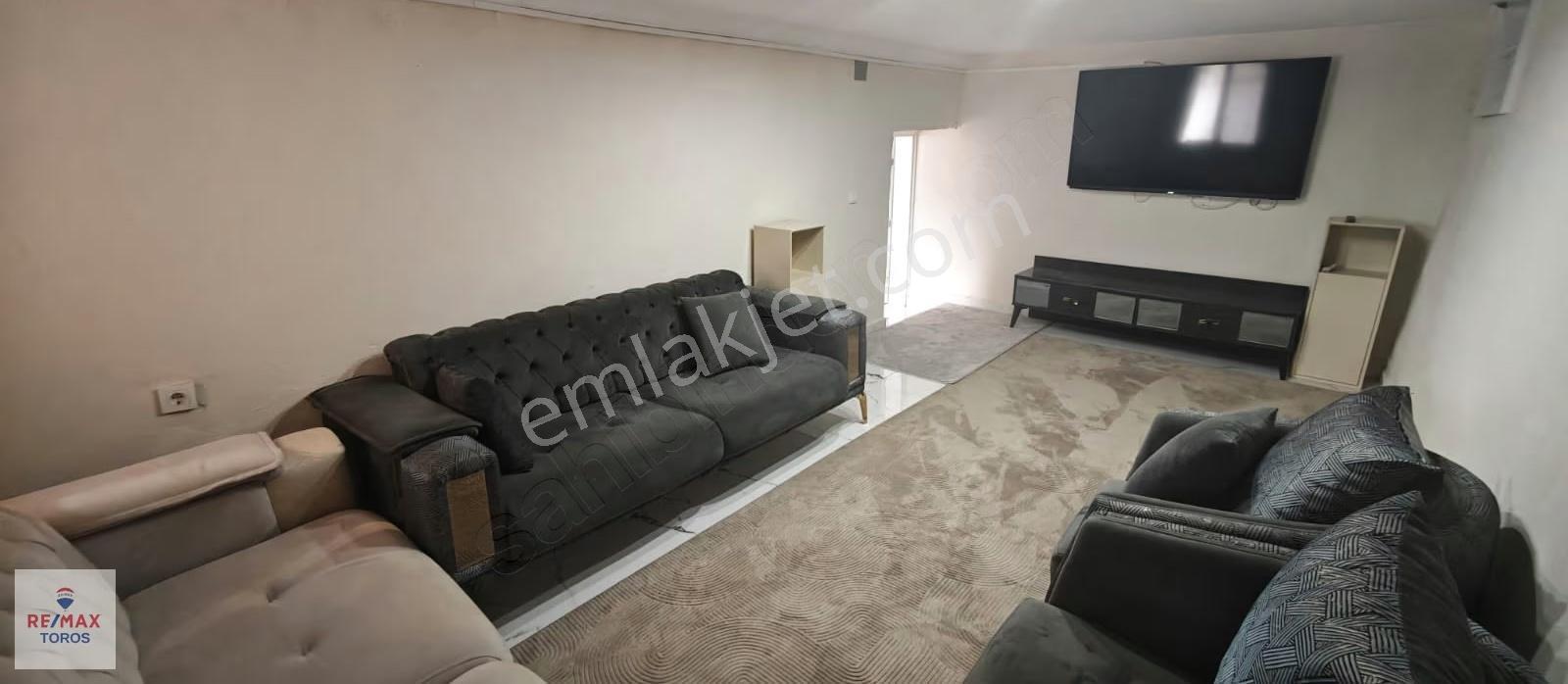 Remax Toros'tan Çelebili'de Gölet Manzaralı Lüks 3 Katlı Villa - Görsel 23