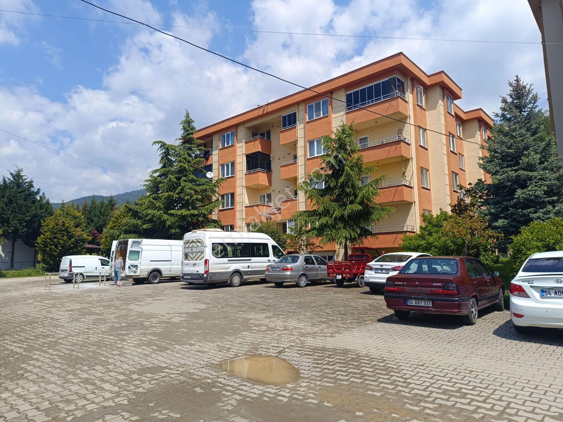 Geyve Alifuatpaşada Site İçi Asansörlü Geniş 3+1 Lüks Daire - Görsel 2