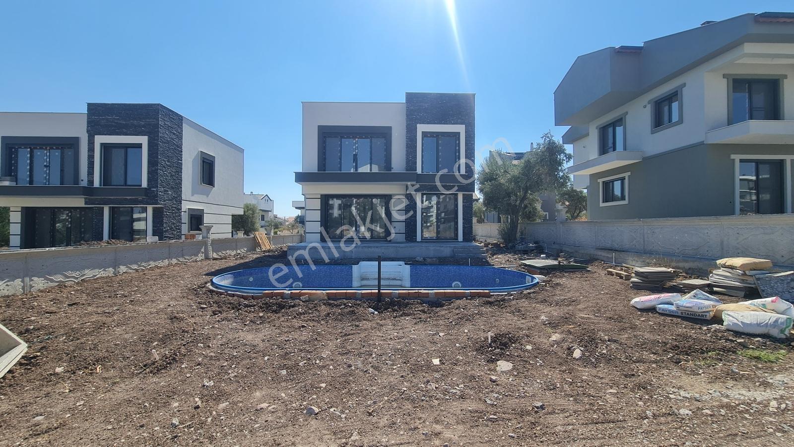 Çandarlıda Denize 100 Metre Mesafede Havuzlu Lüks Villa - Görsel 27