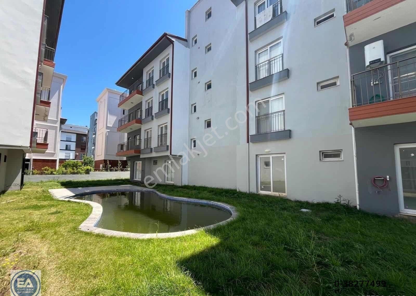 Kuşadası Davutlar'da Havuzlu Sitede 2 + 1 Satılık