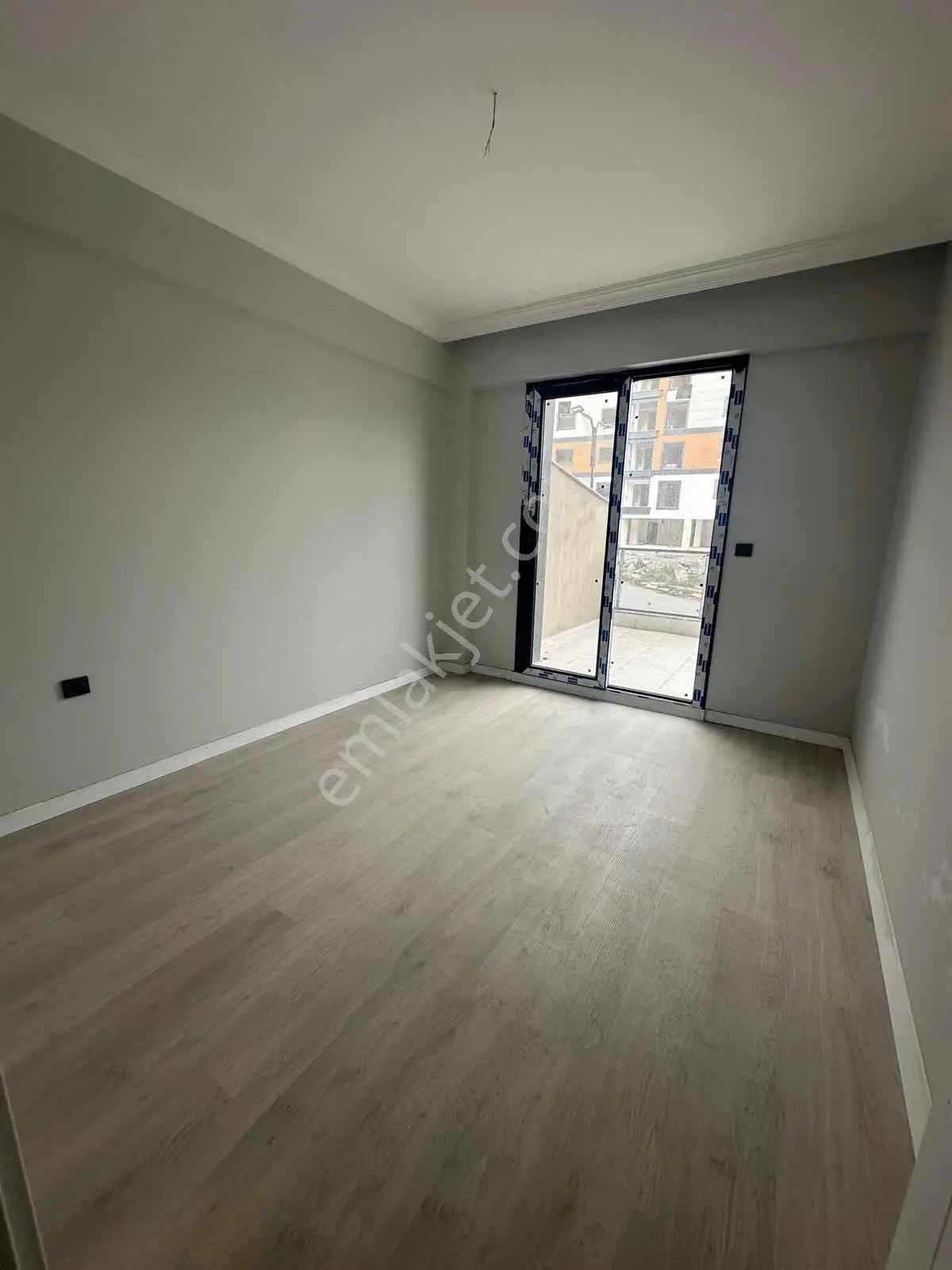 Menemende Satılık 2+1 Teraslı Lüks Kapalı Mutfak Daire - Görsel 4