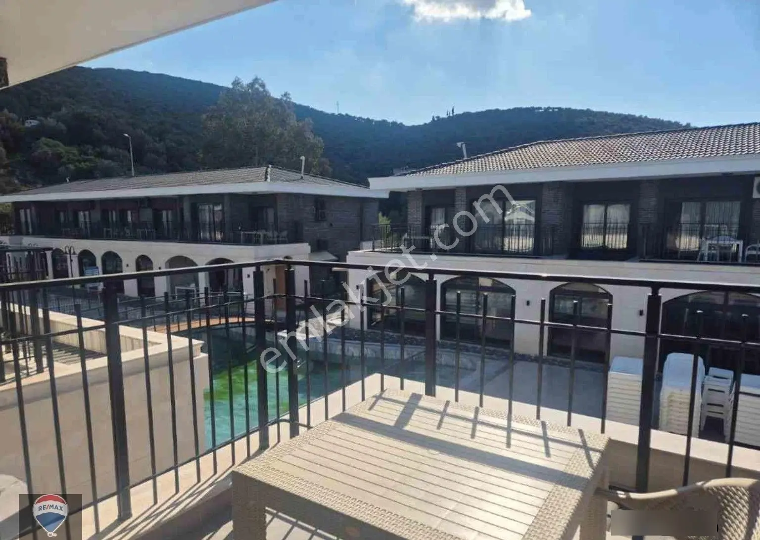 Kuşadası Kuştur’da Öztaş Country’de 2+1 Daire Havuzlu Sitede Denize Yürüme Mesafesinde
