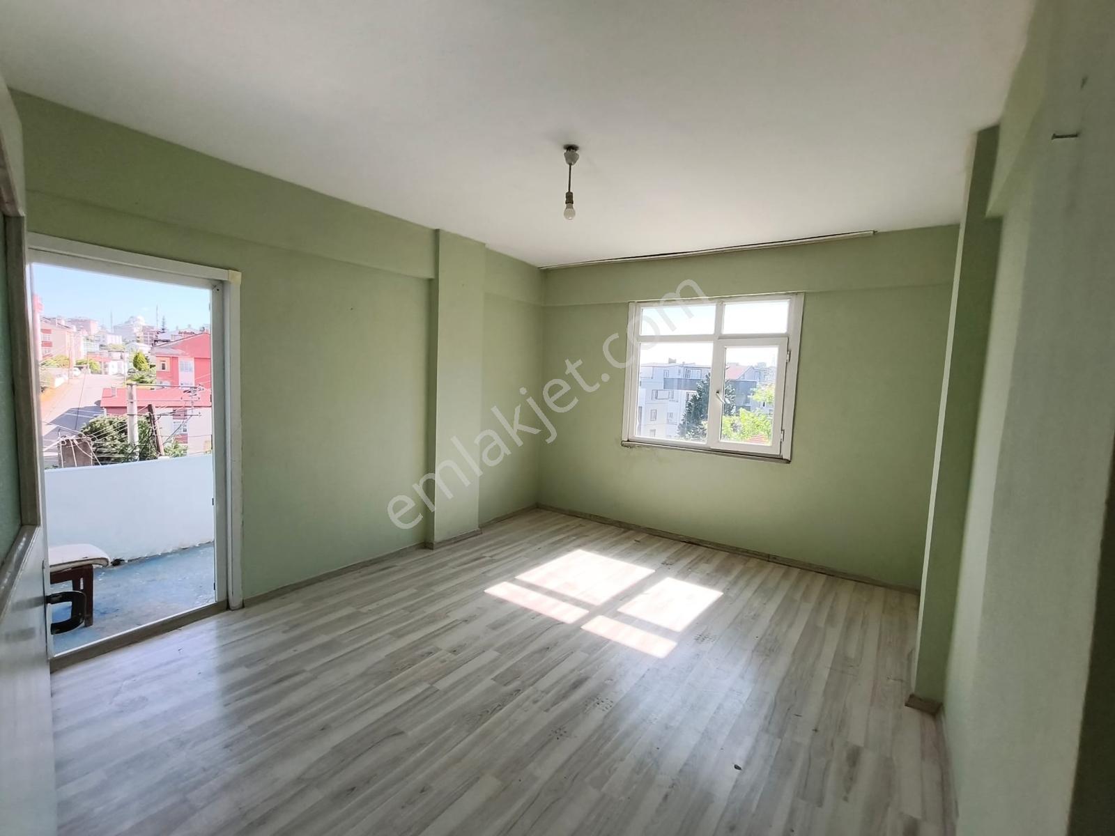 Çayırova Emek Mh. 3+1 Daire 140m2 75 M2 Toprak Tapulu Satılık