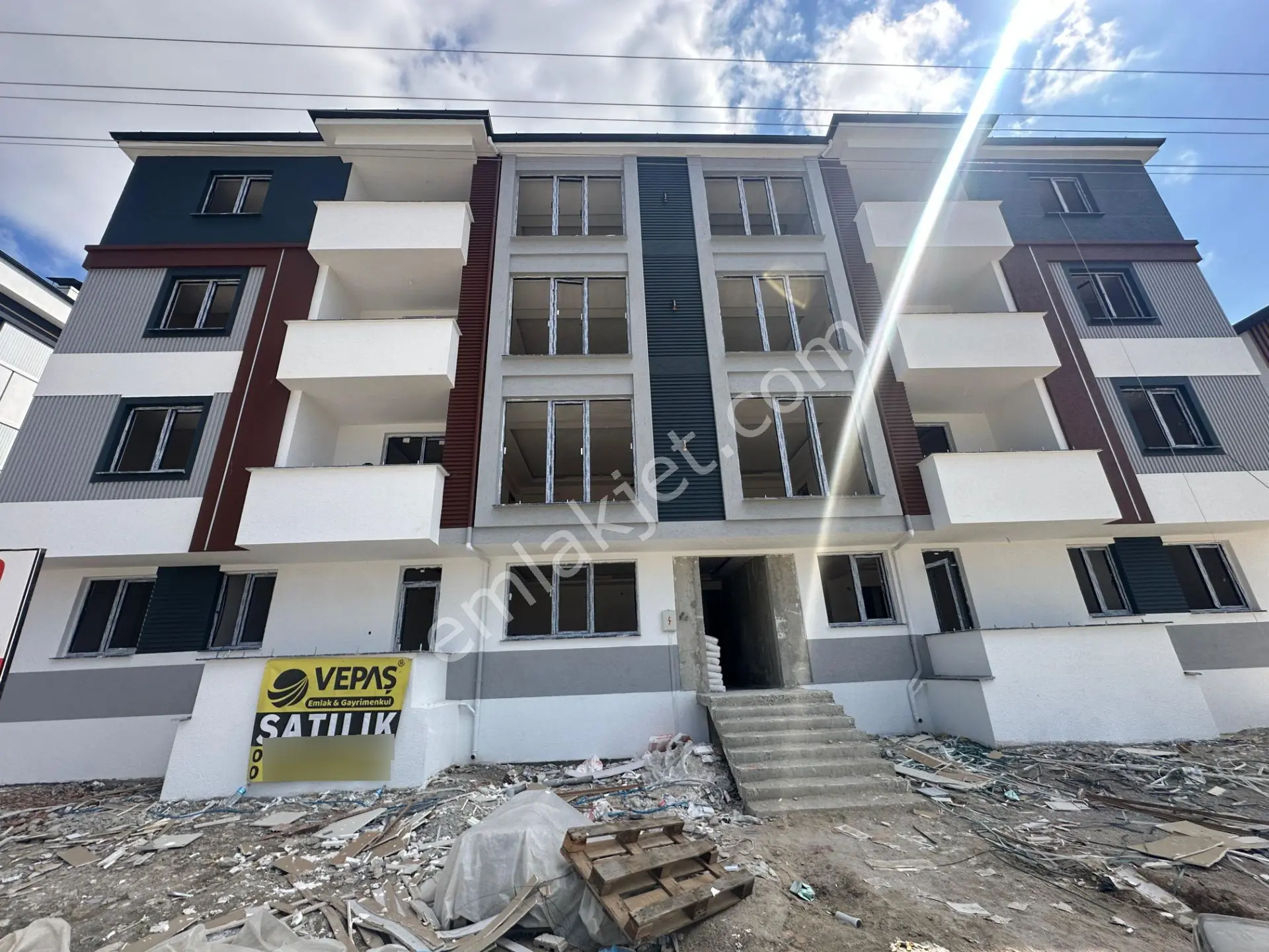 Vepaş'tan Fırsat Daire! Fatih Caddesi Satılık 2+0 Geniş Daire