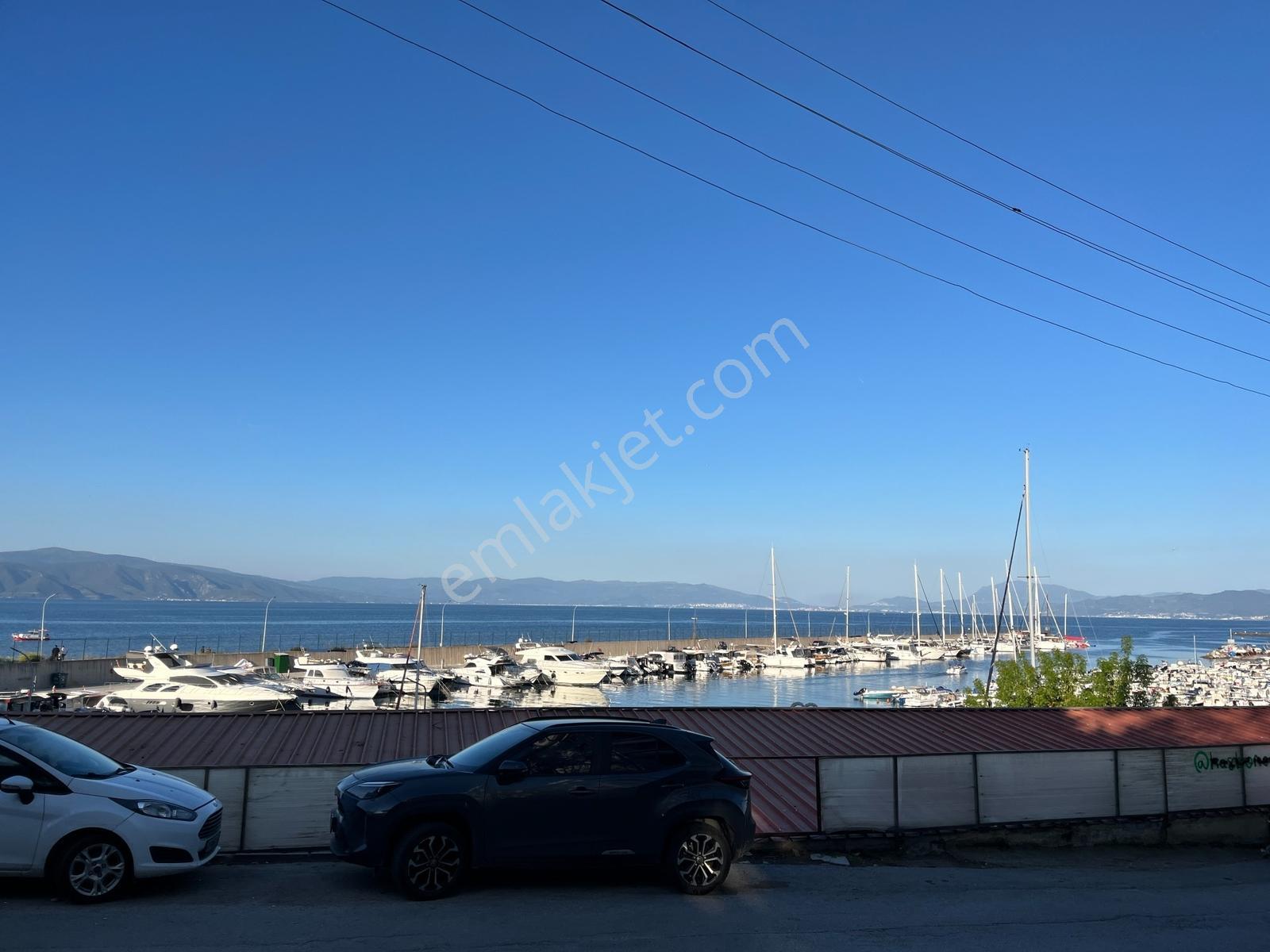 Mudanya Halitpaşada Denize Ve Marinaya 100 Metre Lüks 1+1 - Görsel 16
